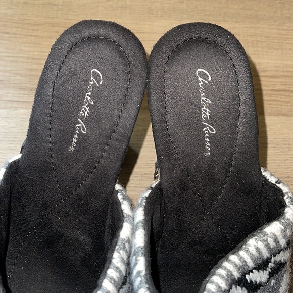 Black & White Charlotte Russe Multi Knitted Platform Clog Heel, Size 8 - Picture 5 of 7